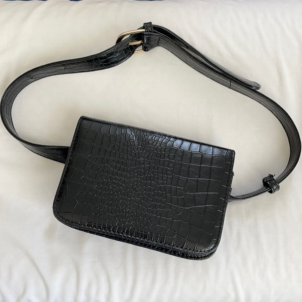 Black belt bag